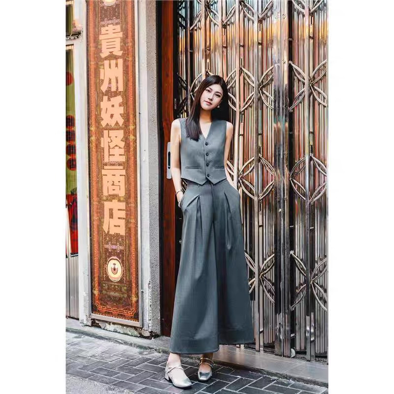 Girdear/哥弟新款简约百搭舒适腿面打褶西装高腰阔腿九分裤110023