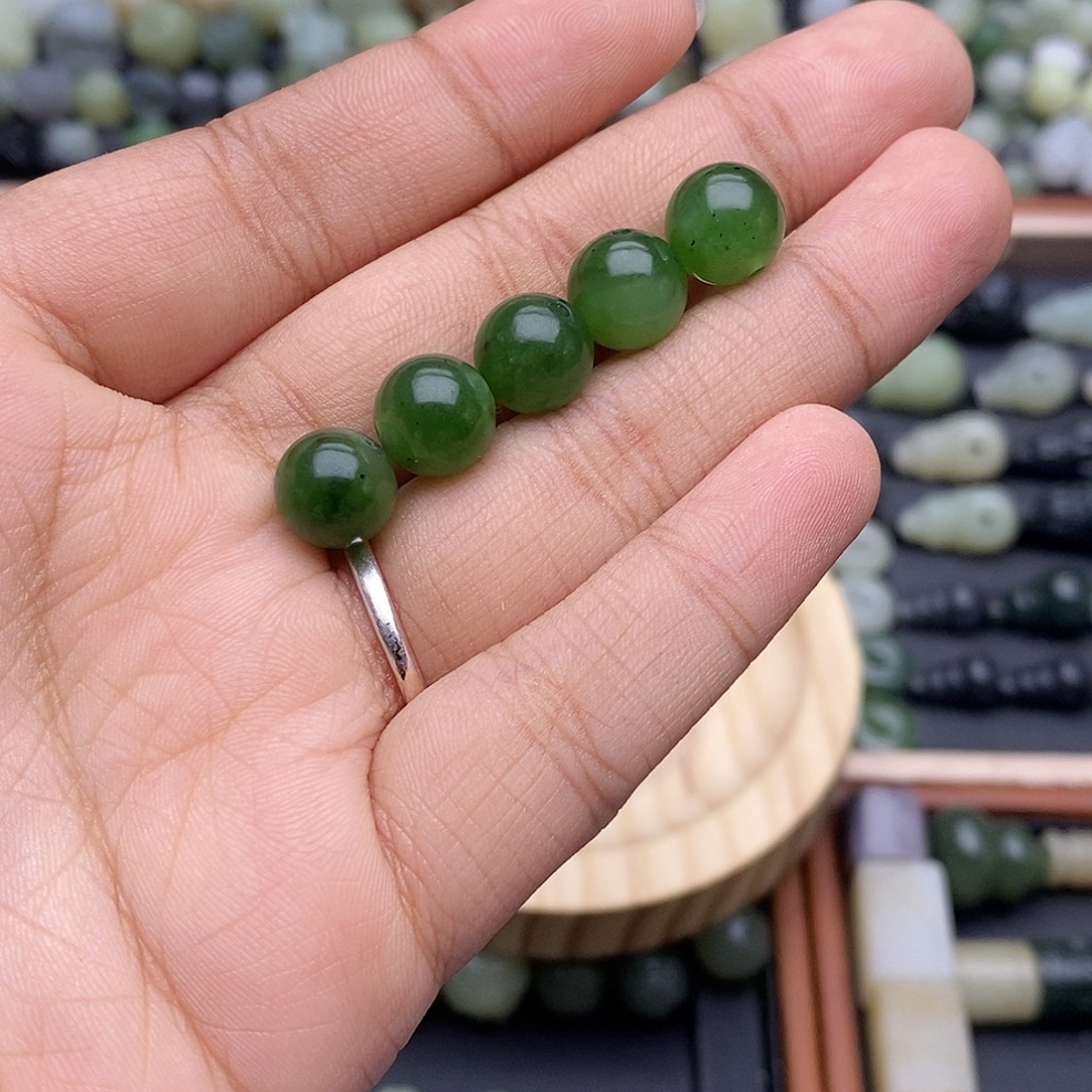 小***铛和田玉未镶嵌珠宝半成品