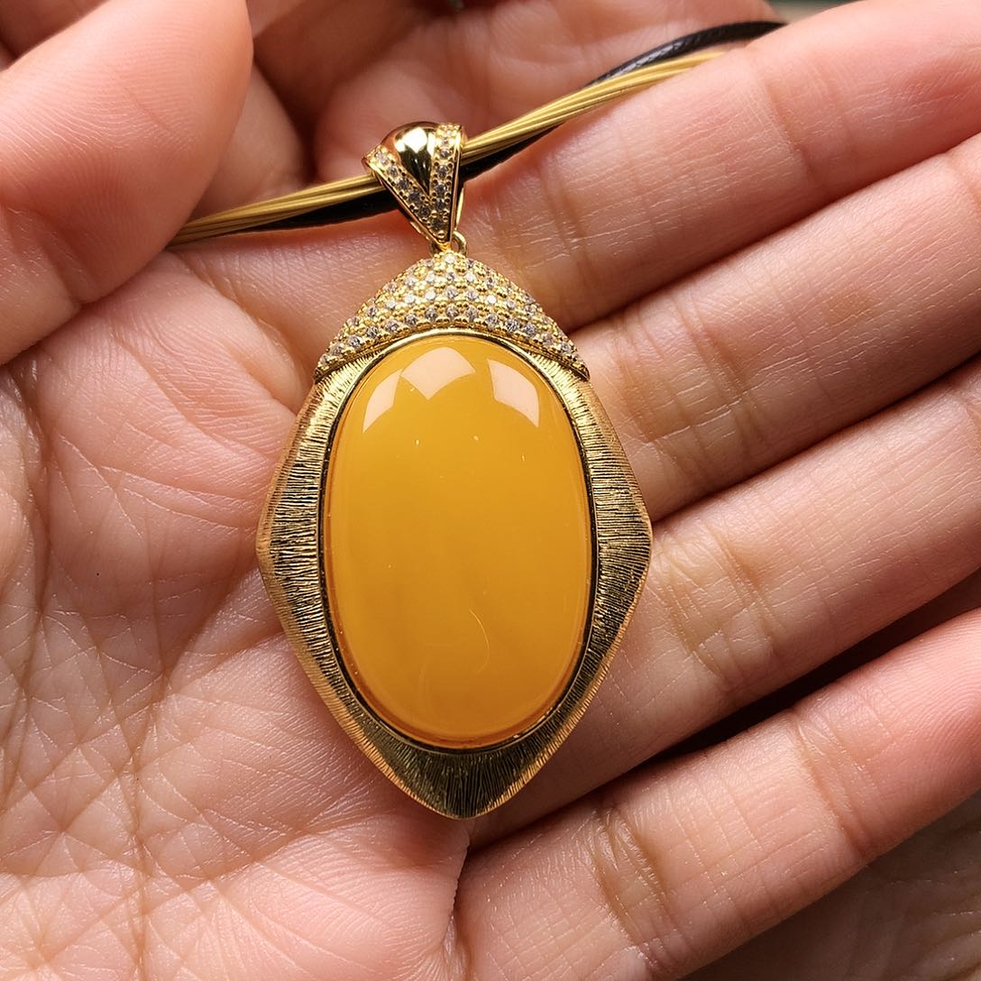 蜜蜡颈饰银S925镶嵌吊坠