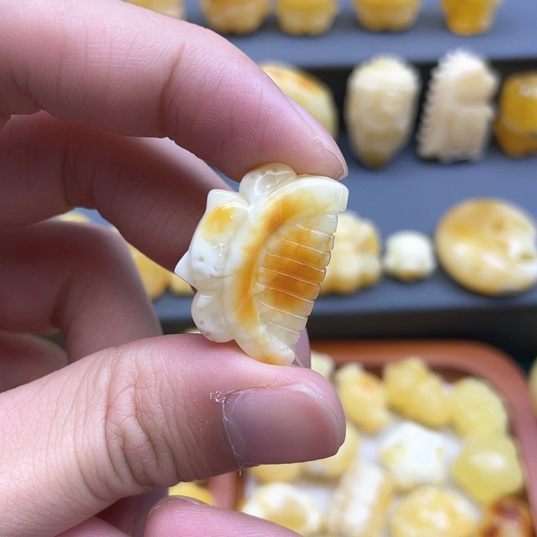 琥珀裸石未镶嵌蜜蜡