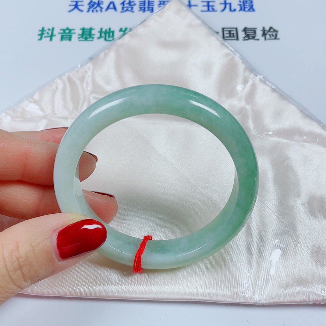 翡翠未镶嵌手镯圈口56.8宽12.4厚8.2