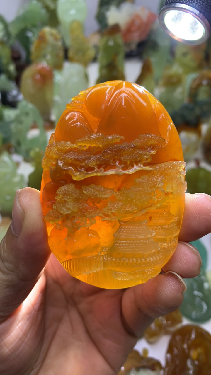 山水牌 采用天然花玉精雕而成