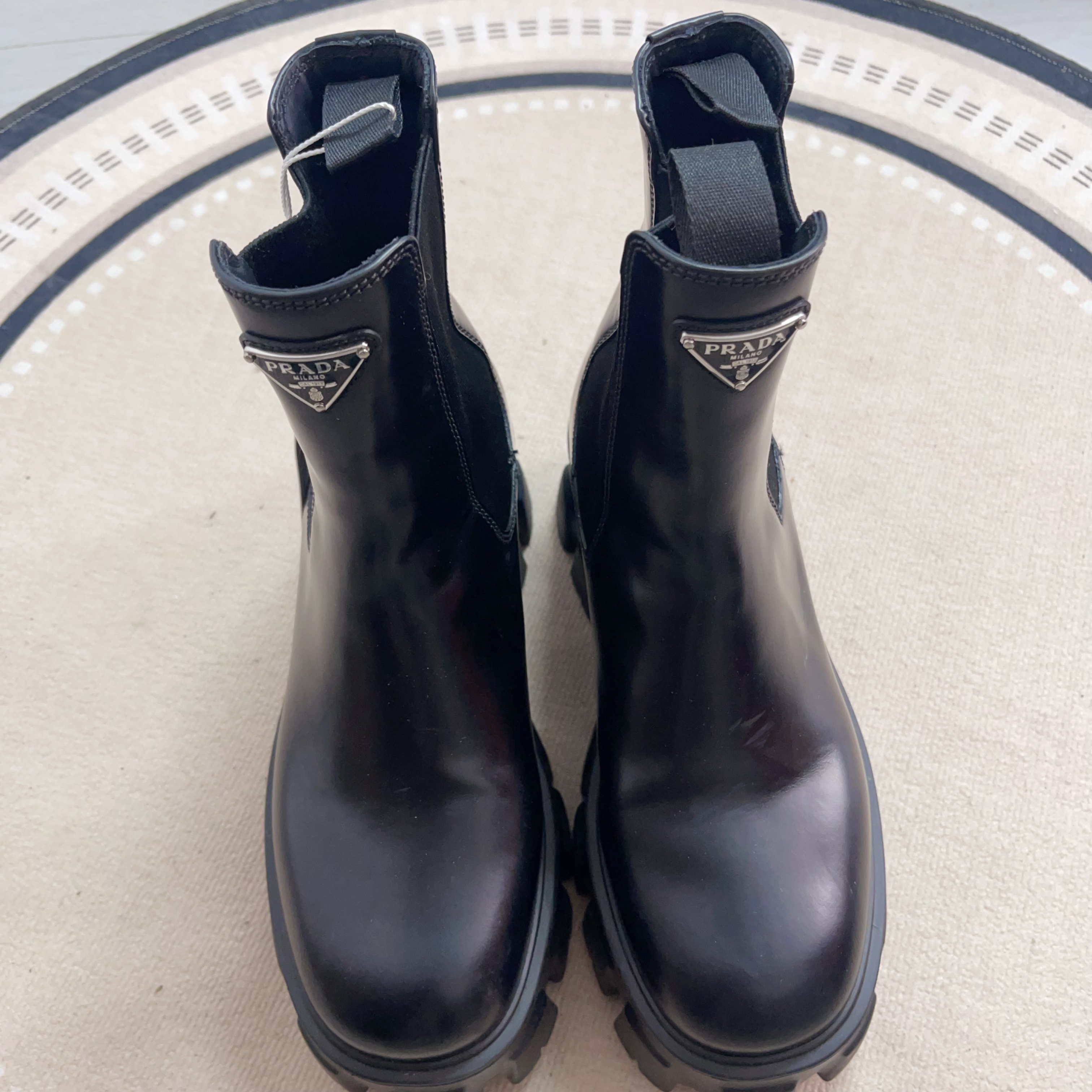 95新 Prada/普拉达 麦殿/短靴37码/250906LJFHL04