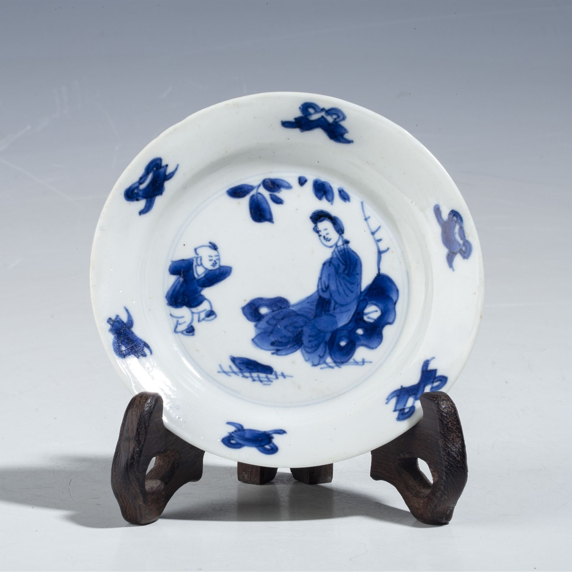 【拍卖-清康熙】·青花三娘教子纹小碟