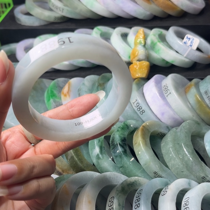 定制翡翠未镶嵌手镯