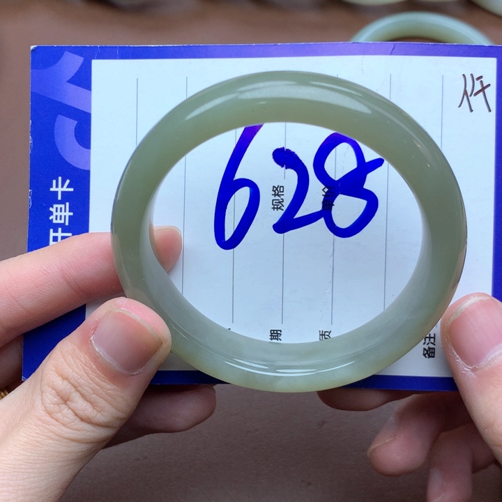 和田玉未镶嵌手镯56