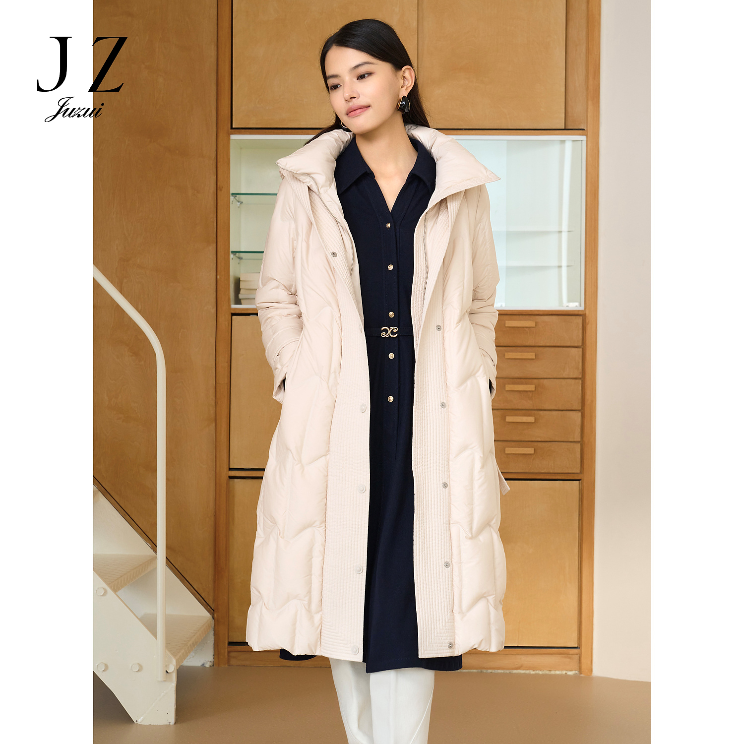 商场同款JZ玖姿通勤连帽收腰鸭绒长羽绒女2024冬季新款JWED03101