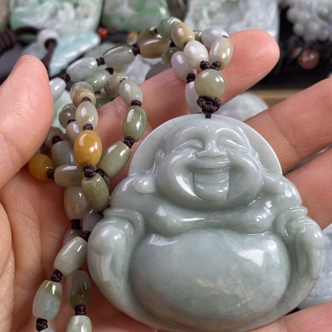 翡翠颈饰未镶嵌佛公