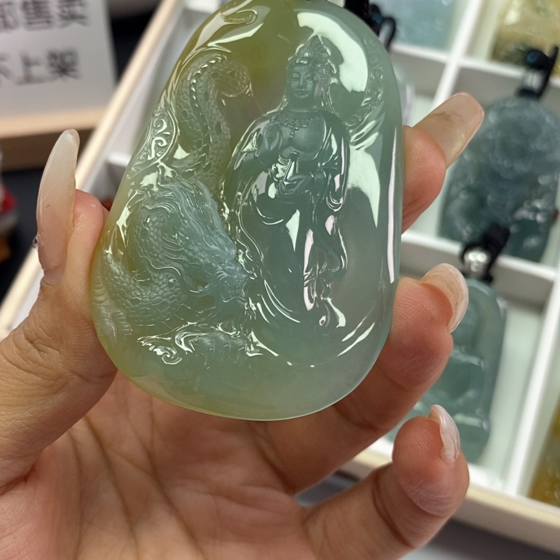 翡翠挂件未镶嵌鹿****］翡翠