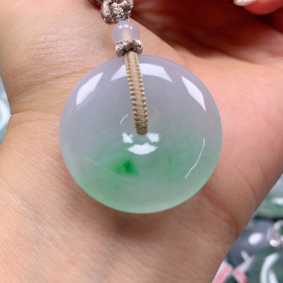 翡翠颈饰未镶嵌天然翡翠