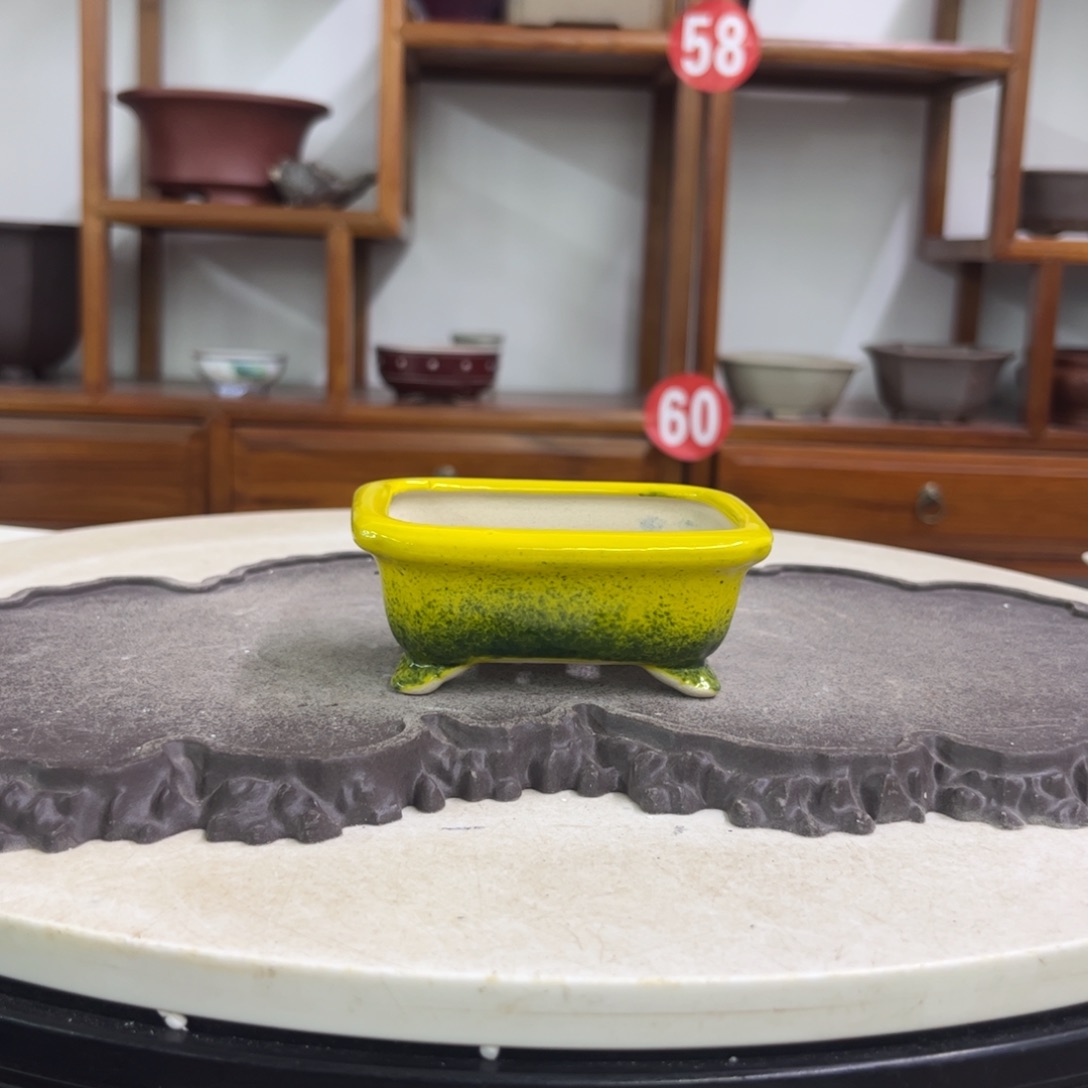 紫砂花盆瑕疵3.5-9.5-7.5。。。