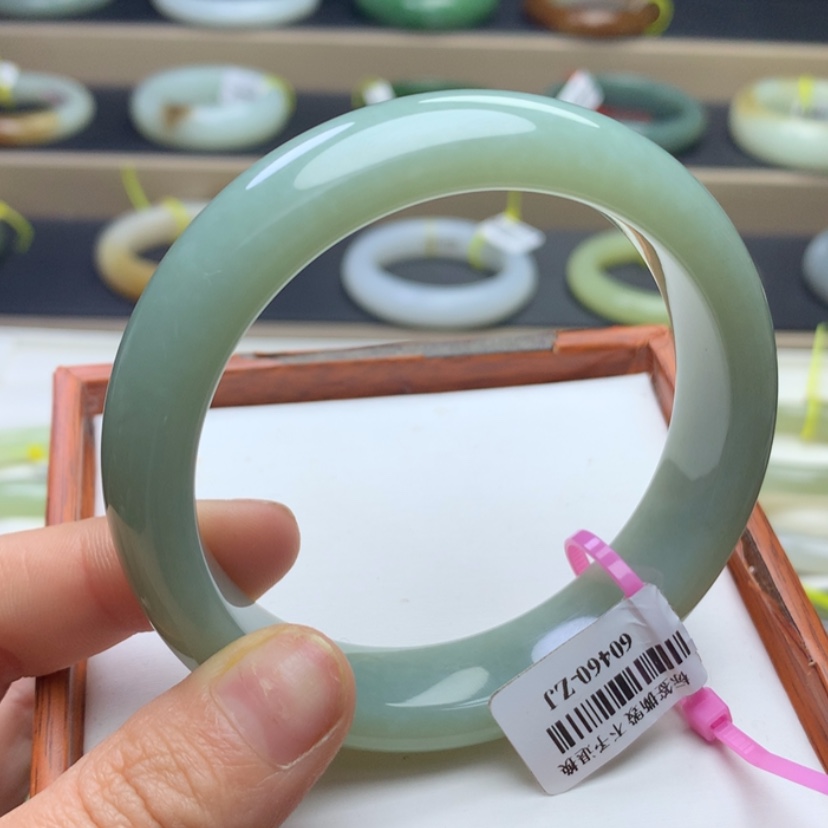 【闪购商品】和田玉手镯未镶嵌60