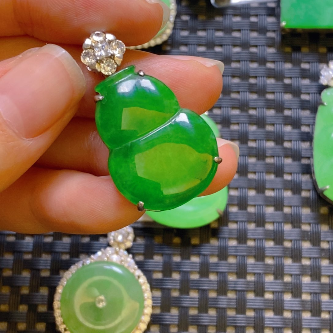 翡翠颈饰银S925镶嵌吊坠