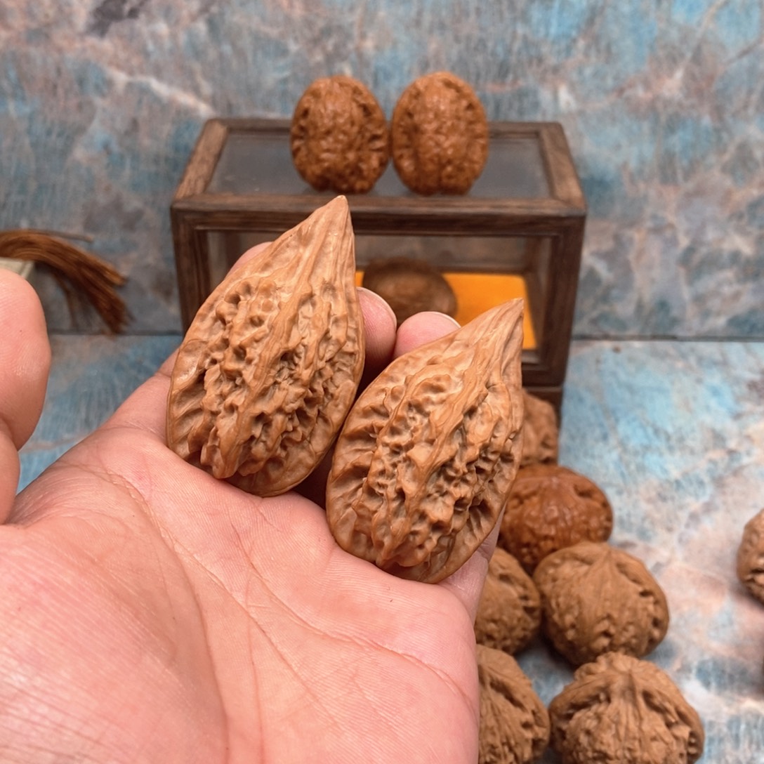 山***司文玩核桃吊坠红缨枪