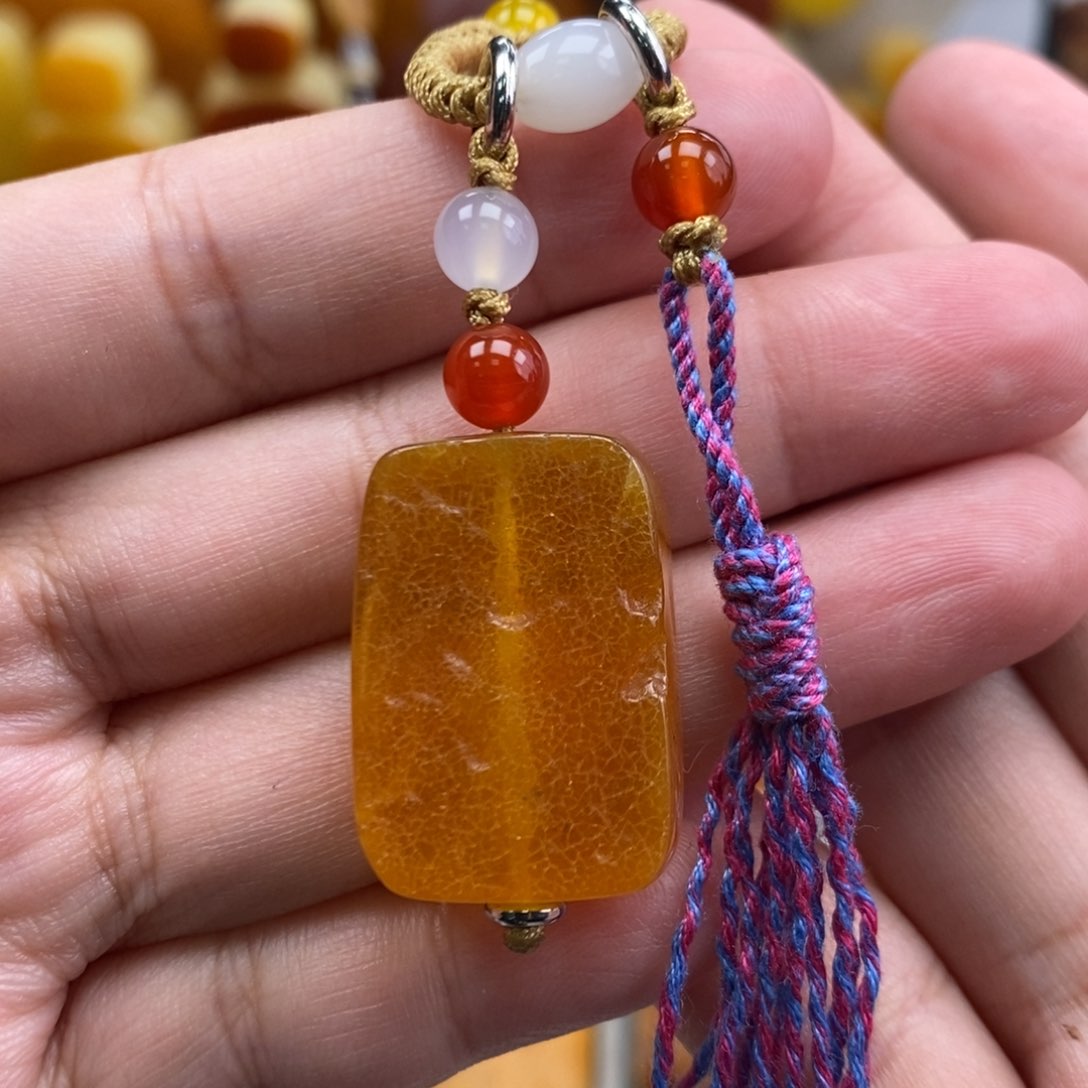 琥珀吊坠(赠链)未镶嵌