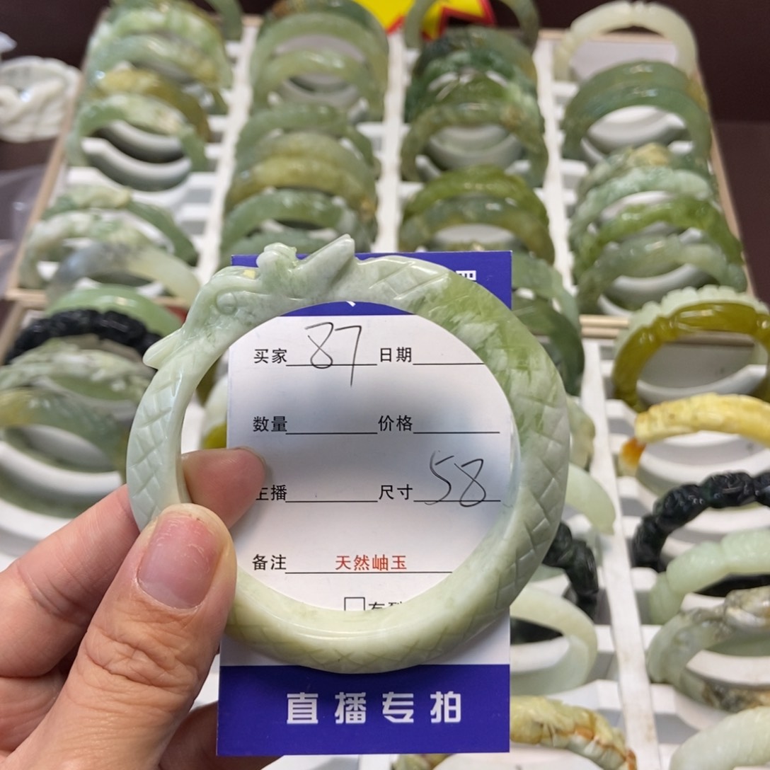 蛇纹石玉手镯未镶嵌