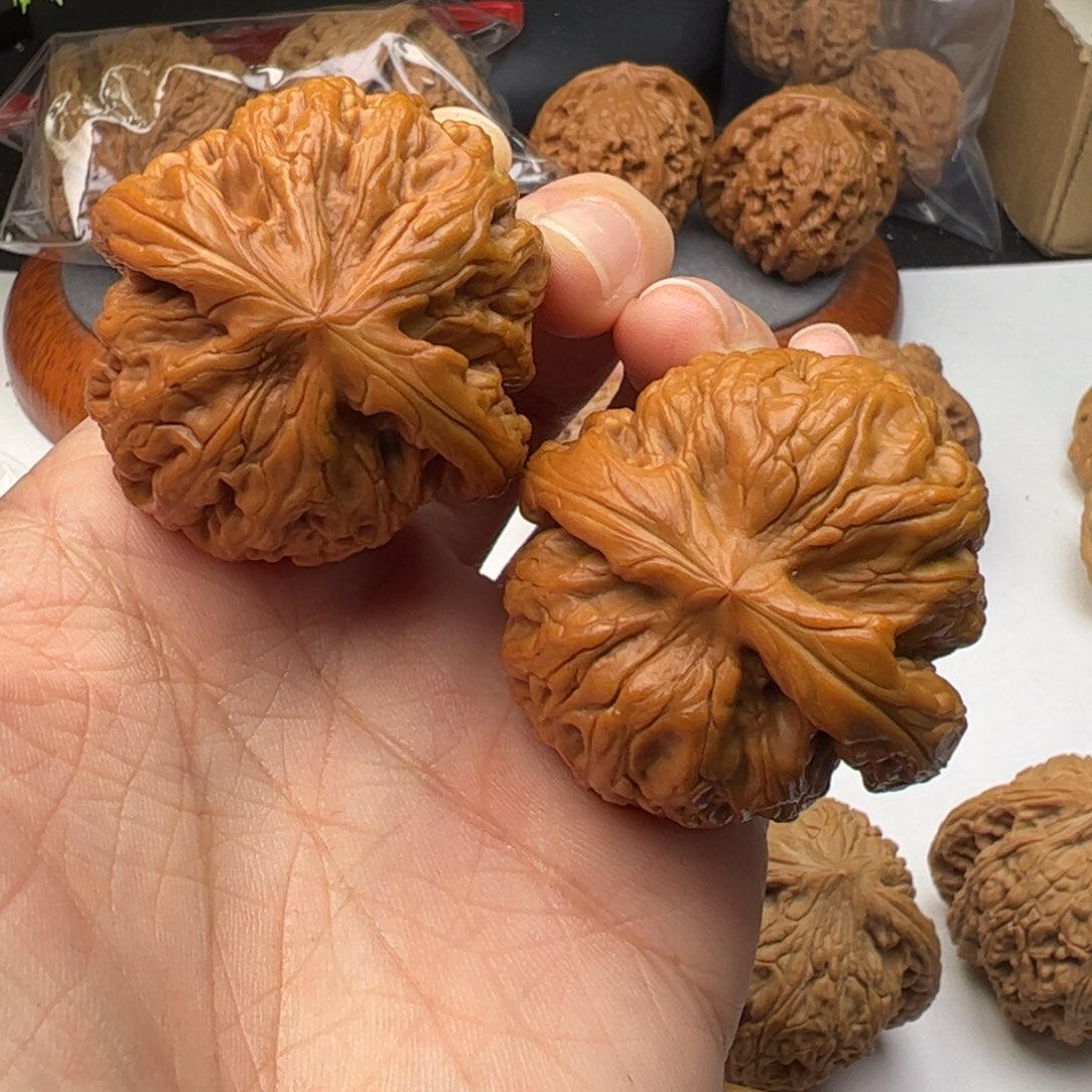 文玩核桃吊坠41红锦鲤