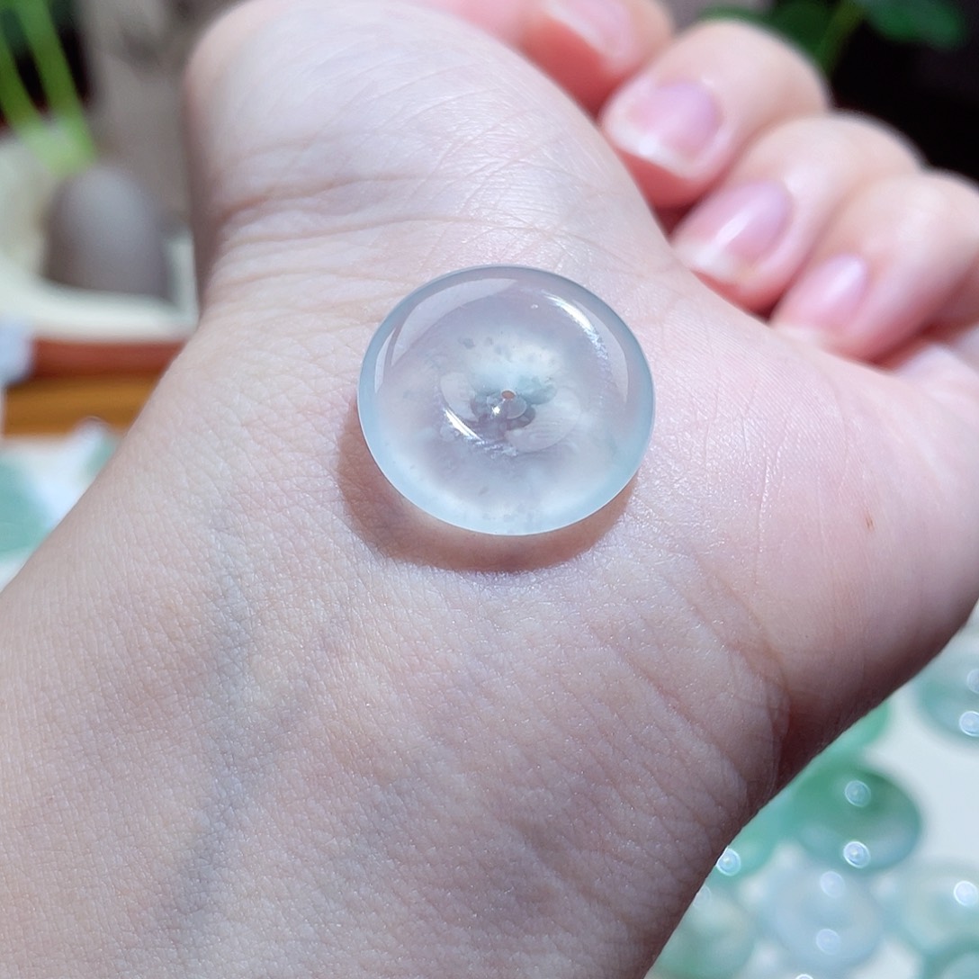 翡翠颈饰未镶嵌平安扣