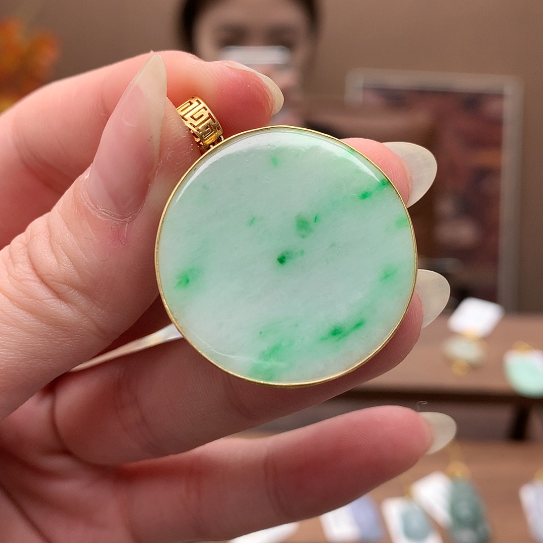 翡翠吊坠(不含链)18K金镶嵌