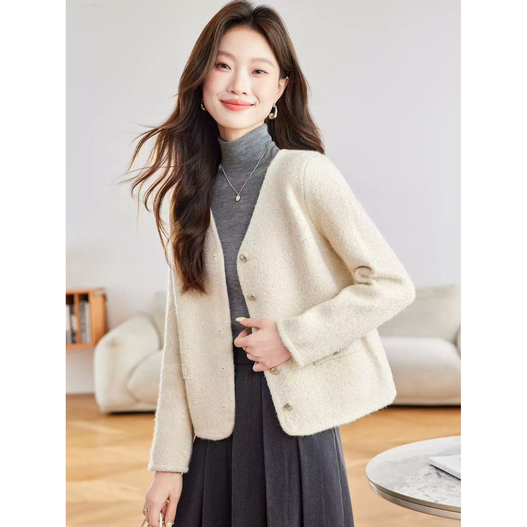 气质V领爱心纽扣短款外套ZBW34023衣长60