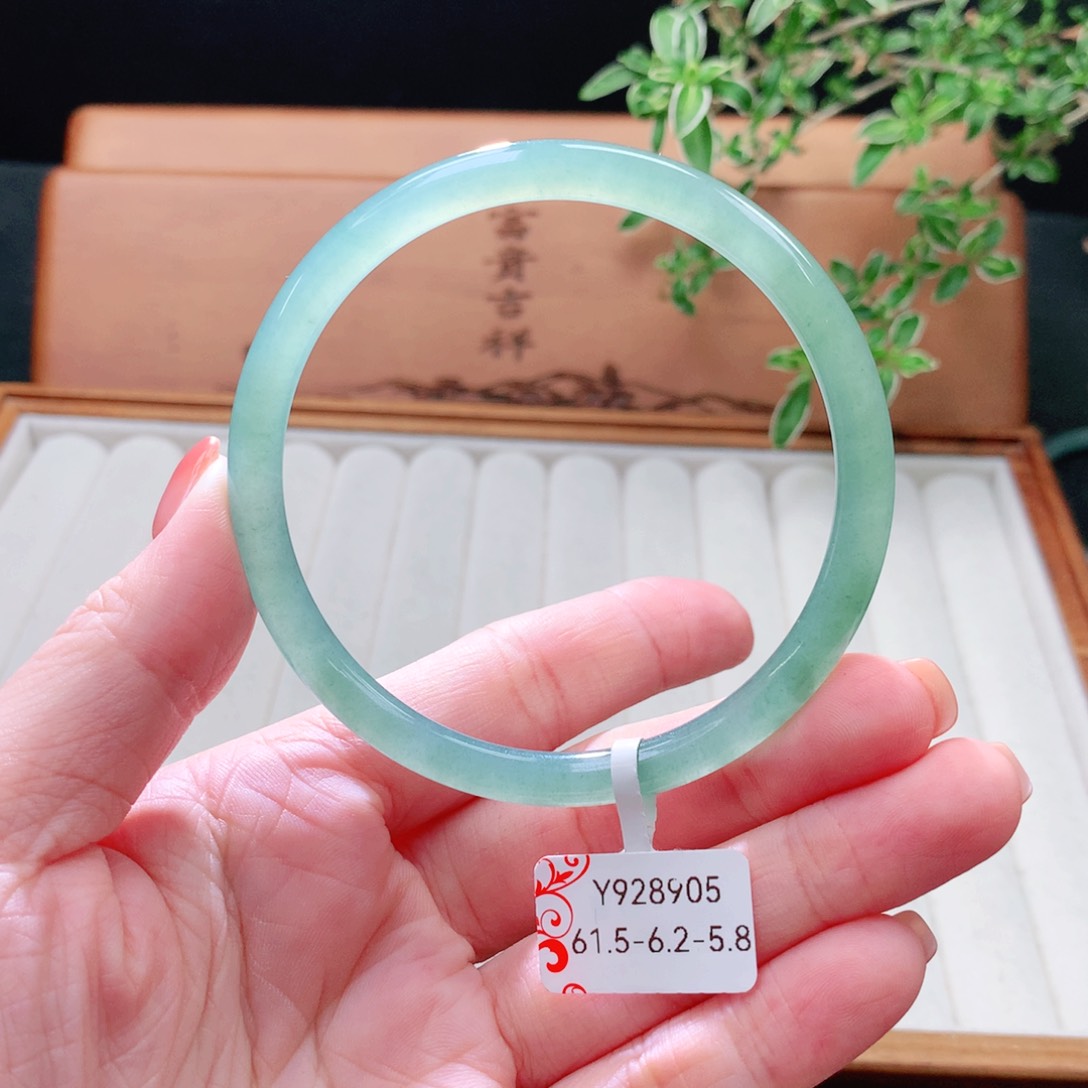 未镶嵌手镯（圆镯）翡翠