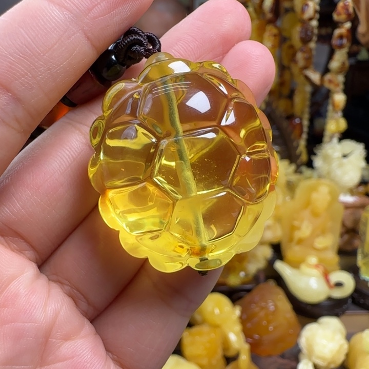 未镶嵌琥珀珠宝奇石