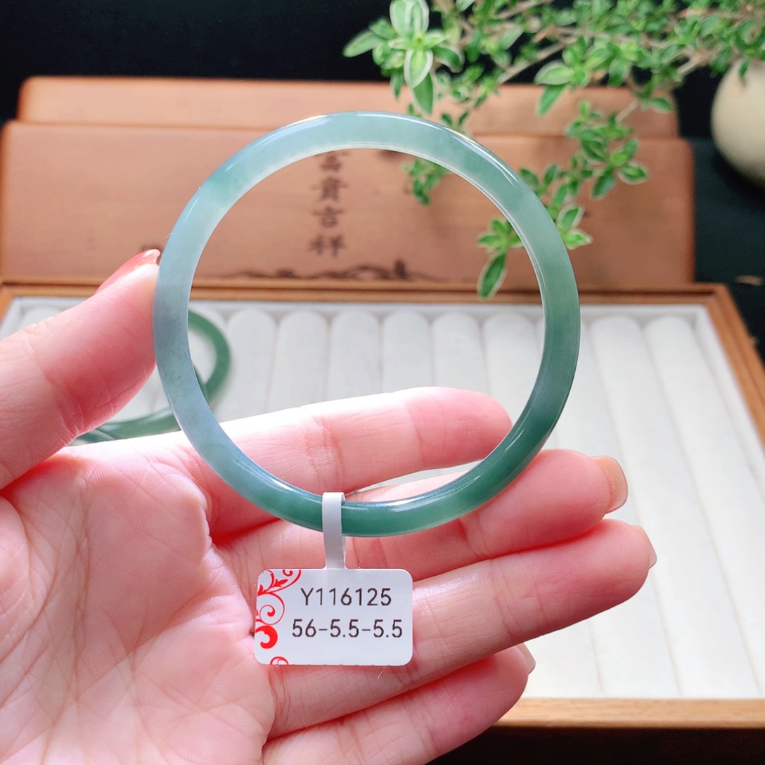 未镶嵌手镯（圆镯）翡翠