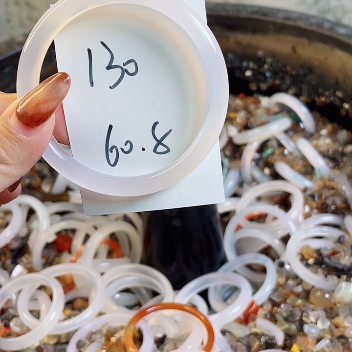 玛瑙/玉髓手镯未镶嵌130