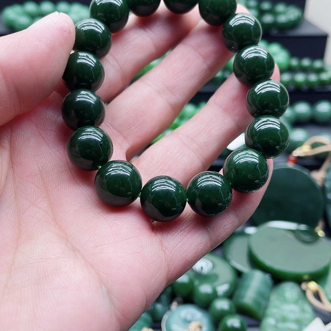萧***玄和田玉（碧玉）未镶嵌手链