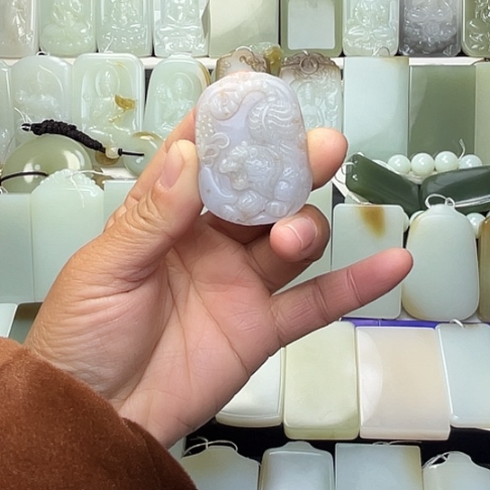 颈饰未镶嵌岫岩河磨玉（透闪石质玉）L****g