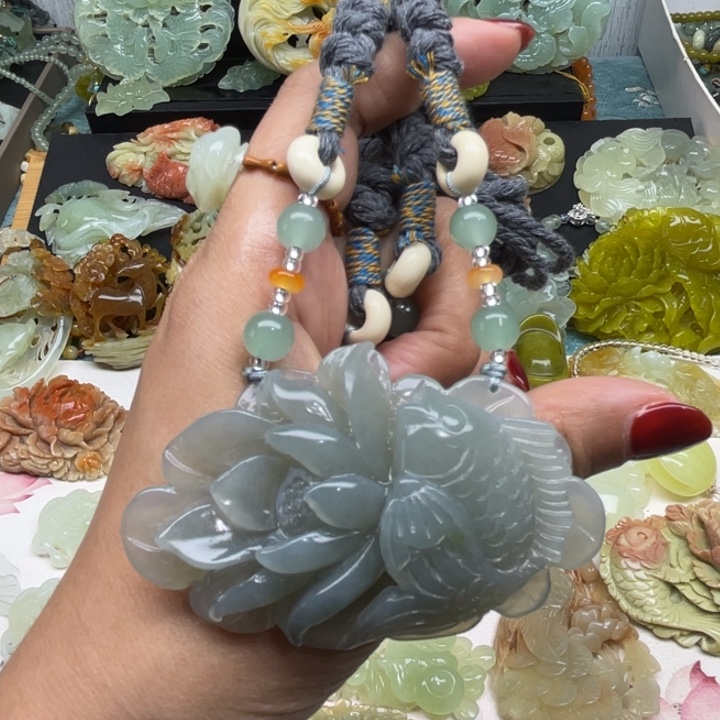 蛇纹石玉未镶嵌颈饰