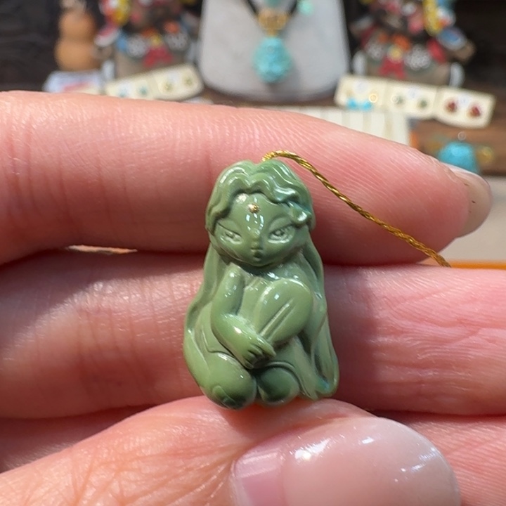 绿松石未镶嵌小青雕刻件