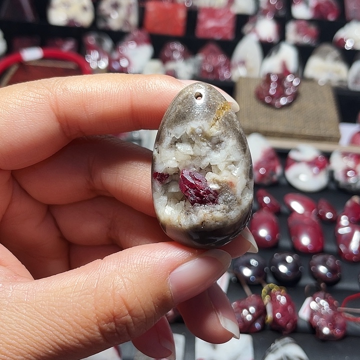 天然辰砂聚宝盆晶体吊坠
