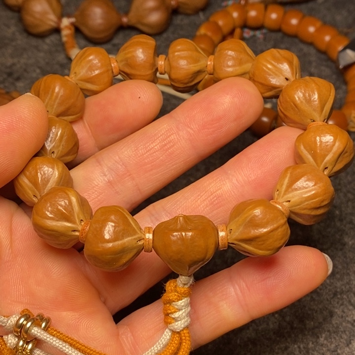 橄榄核手串1.6四花蒜头36号