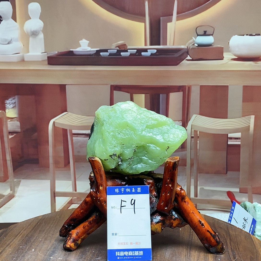 蛇纹石玉原石未镶嵌