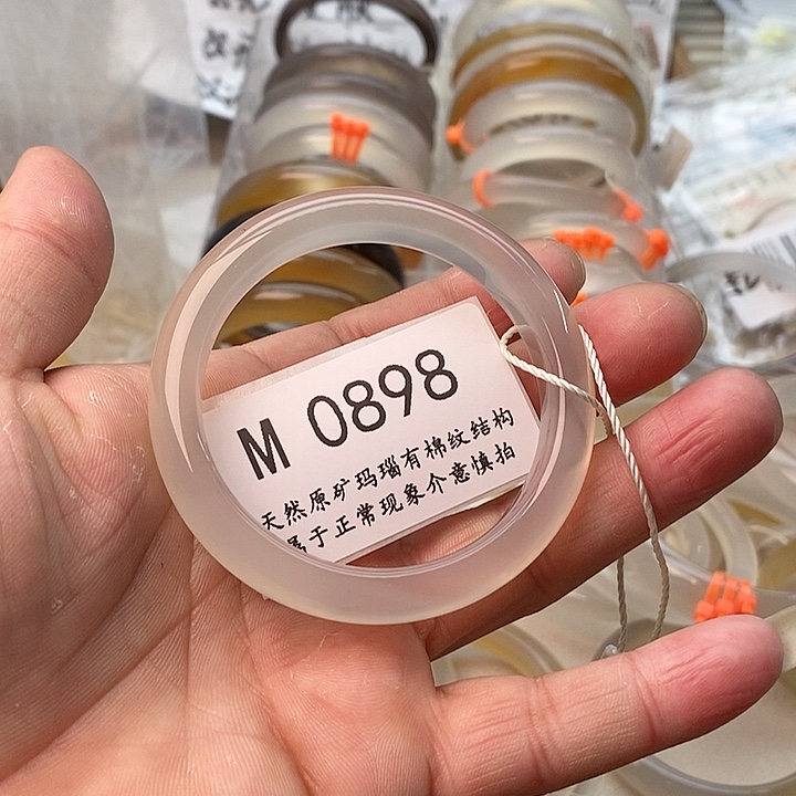 玛瑙/玉髓手镯未镶嵌53.1带飘点