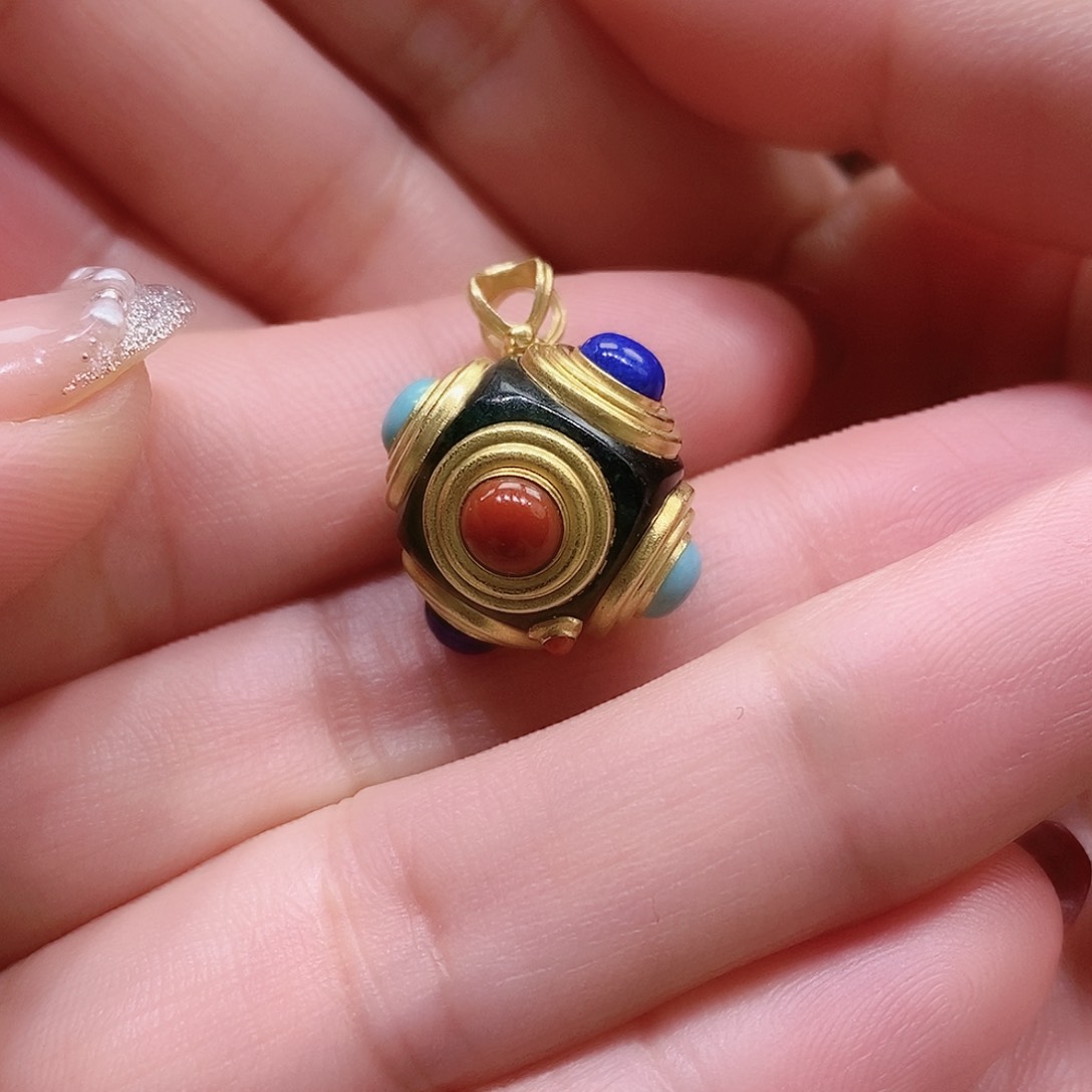 翡翠戒指18K金镶嵌那**天