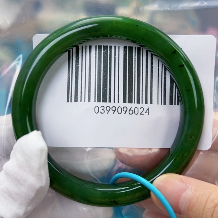 和田玉未镶嵌手镯微瑕63