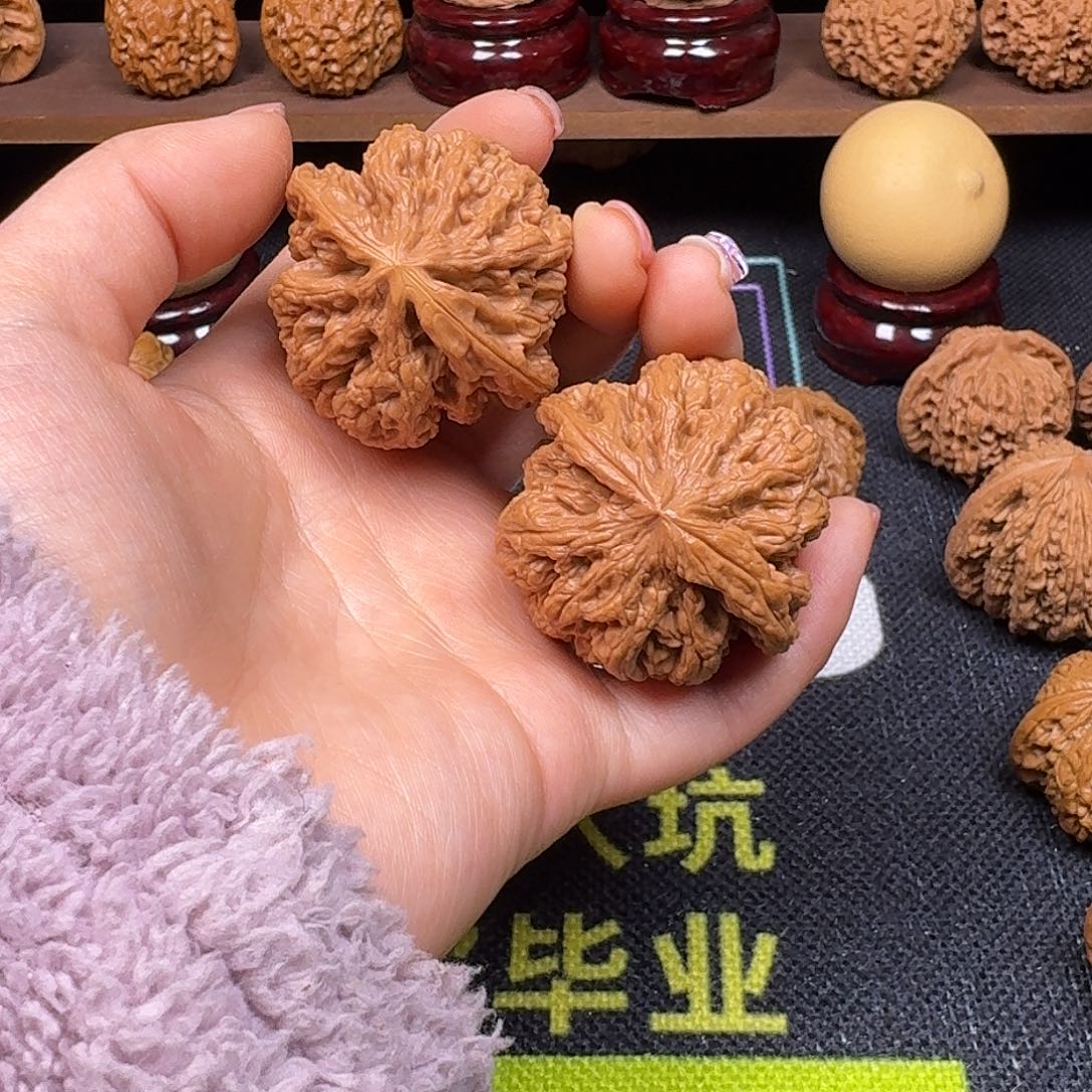 文玩核桃吊坠43粗筋