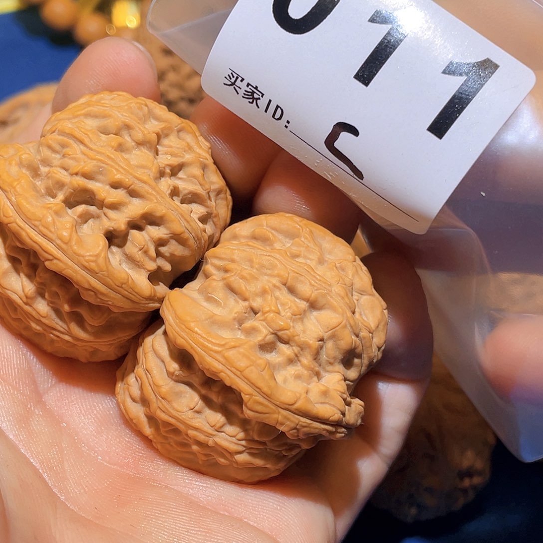 文玩核桃吊坠打***，白狮子