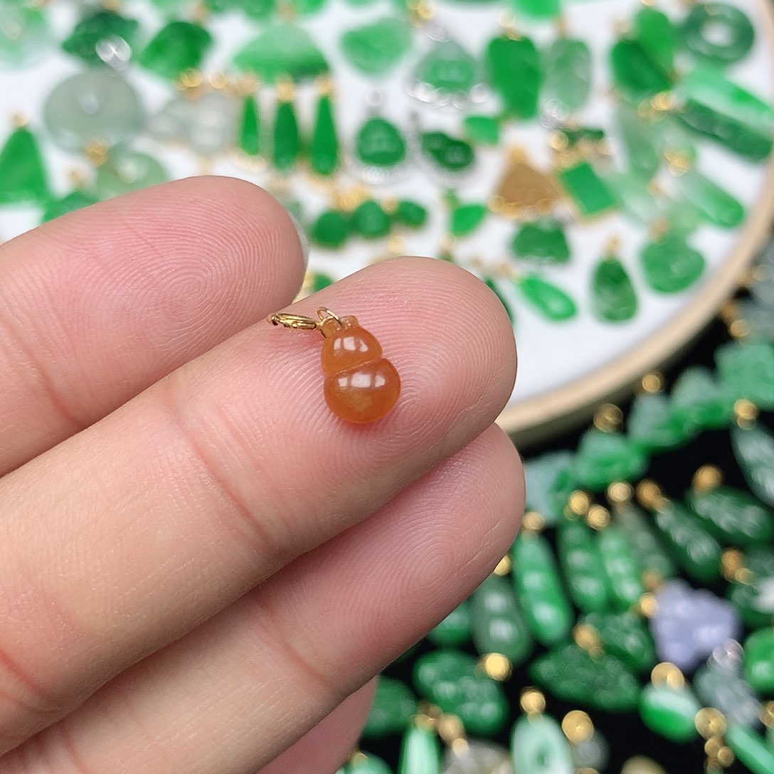 翡翠配石18K金扣头 小巧精美红翡小葫芦