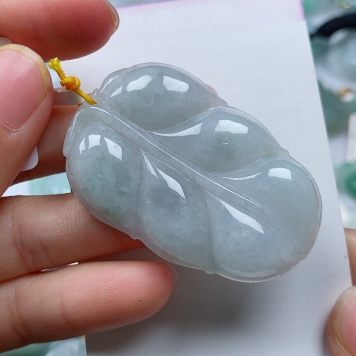 翡翠颈饰未镶嵌叶子