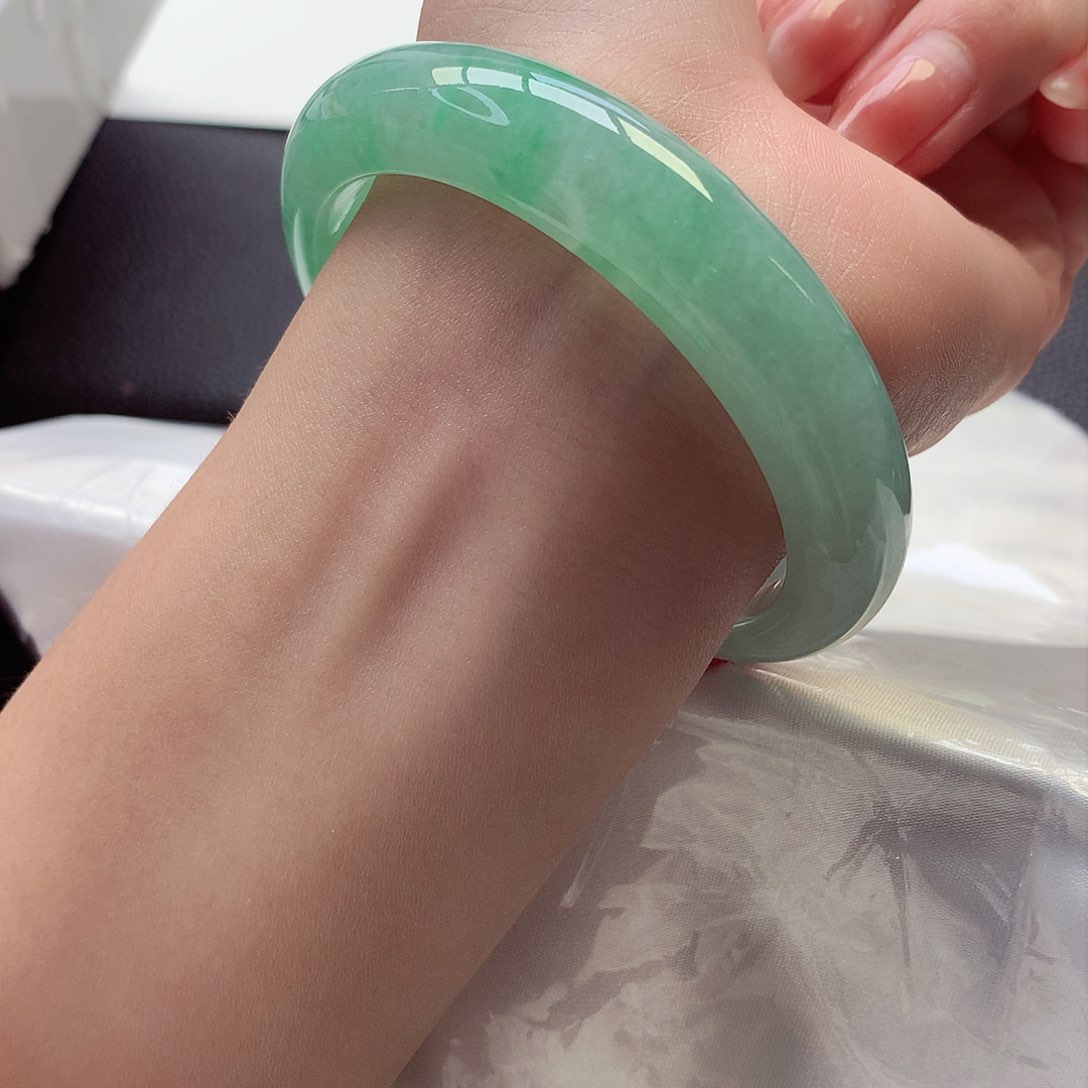 翡翠手镯未镶嵌天然A货翡翠56/57