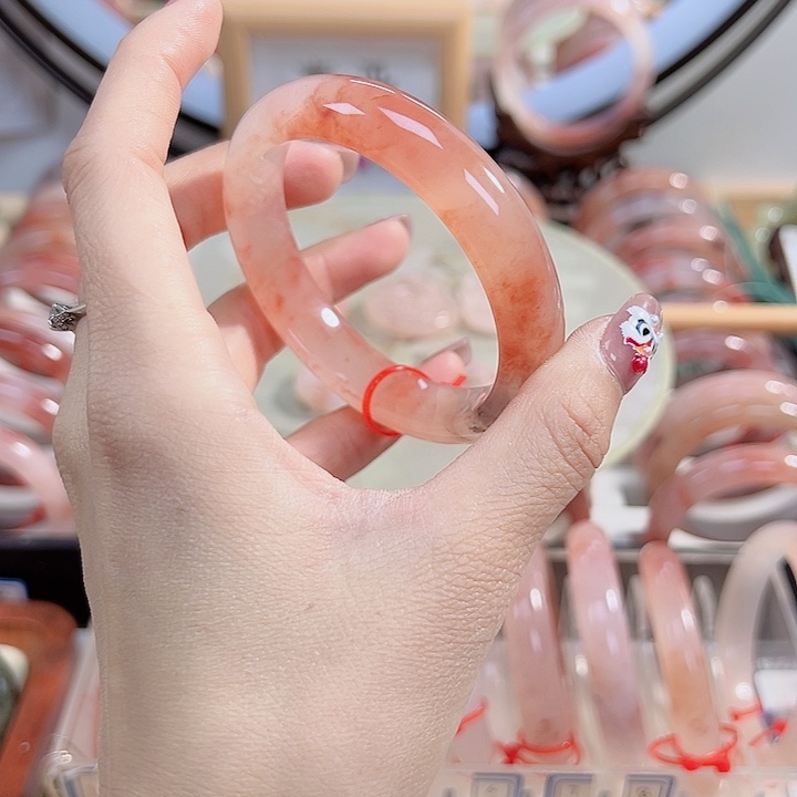 石英质玉手镯未镶嵌不****?