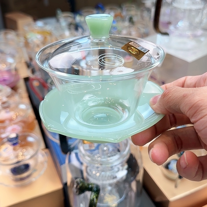 禾器浅玉色荷叶盖碗