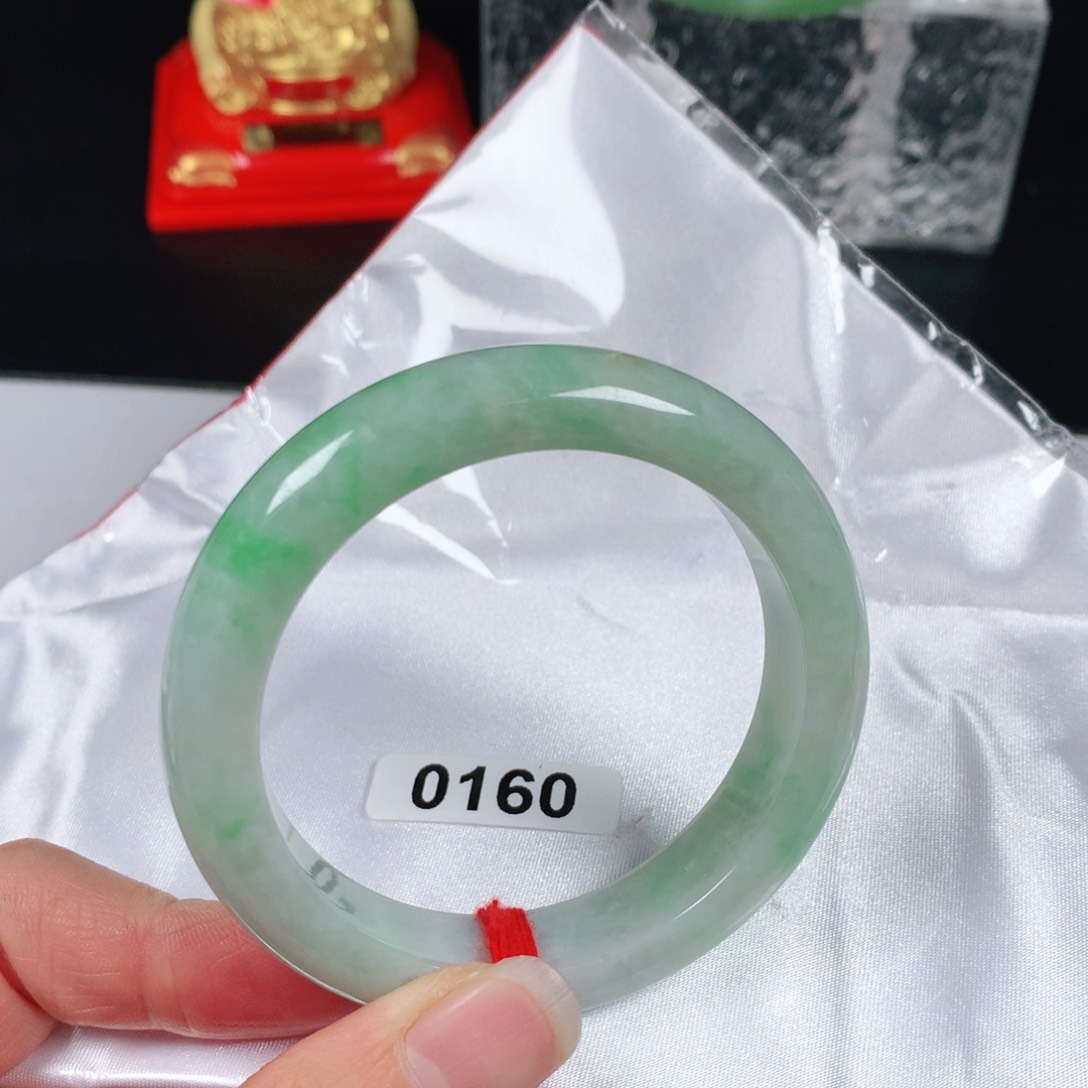 翡翠未镶嵌手镯当****事正圈53