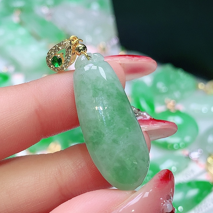 翡翠未镶嵌颈饰翡翠