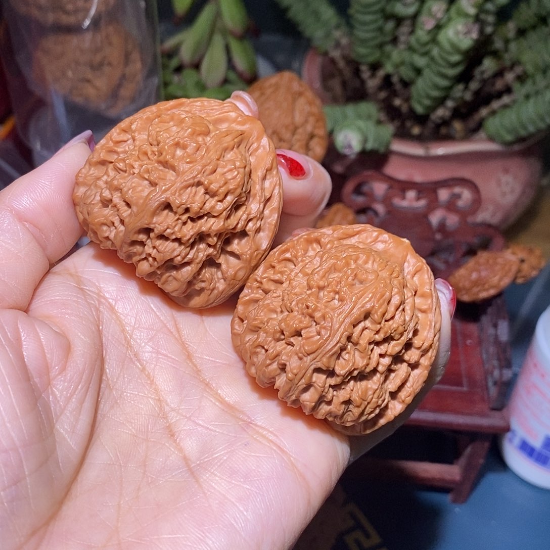 文玩核桃把件44. 5南疆石