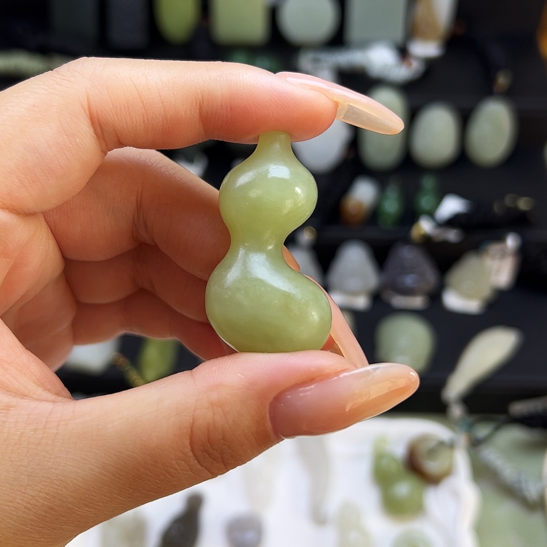 和田玉未镶嵌颈饰异形葫芦（标签撕毁概不退换）