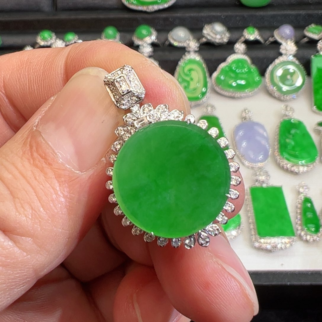 翡翠吊坠(不含链)18K金镶嵌